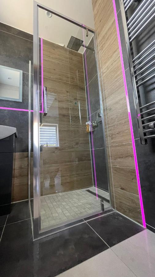 #4 Tgha Luxury One Bedroom Apartment In Athlone Dış mekan fotoğraf